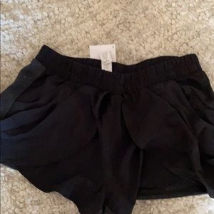 Fabletics NWT Trina Shorts Size L